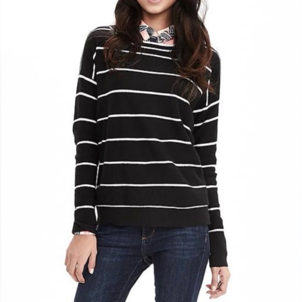 XL Banana Republic B/W lightweight sweater made with FILPUCCI yarn.